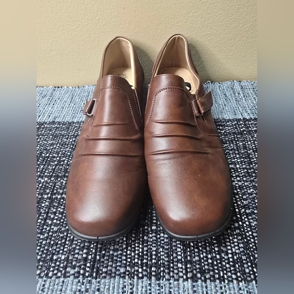 NWOT Sag Harbor Brown Loafers